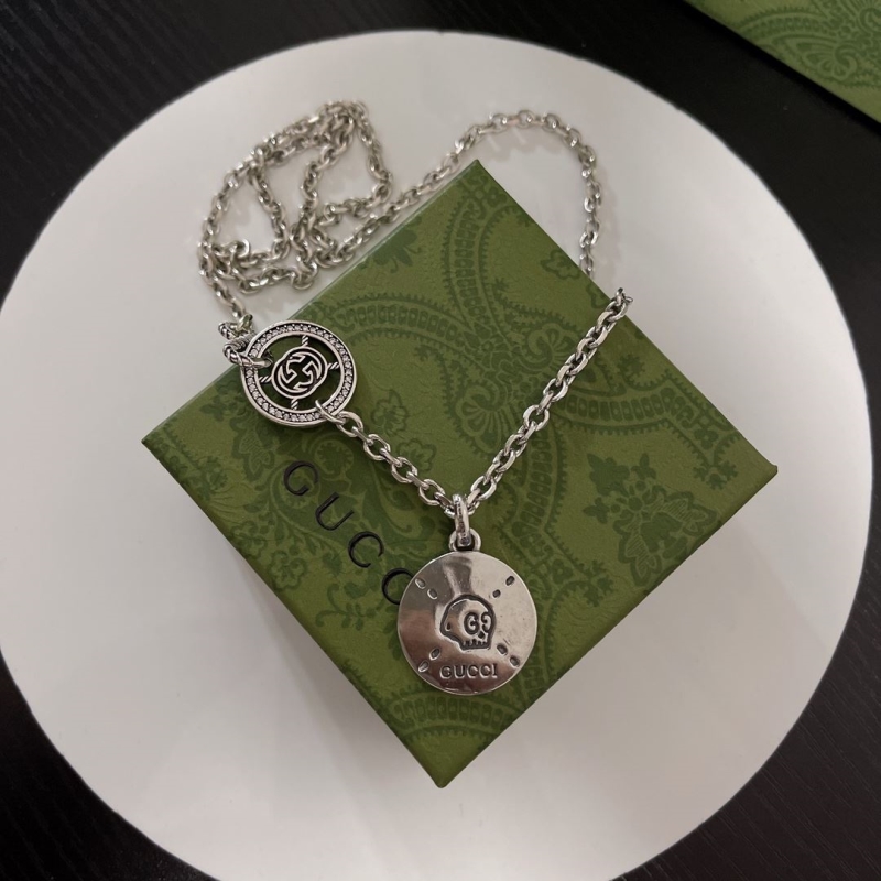 G*u*i necklaces